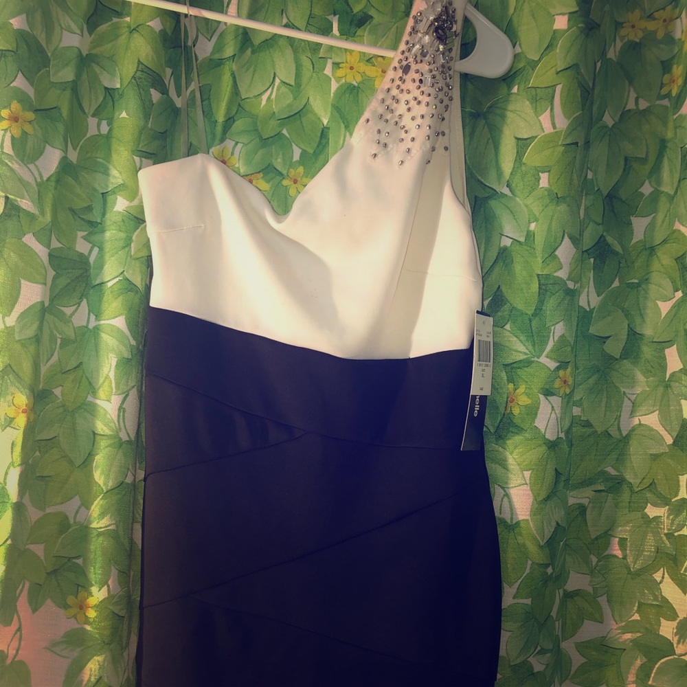 One shoulder B&w dress XL